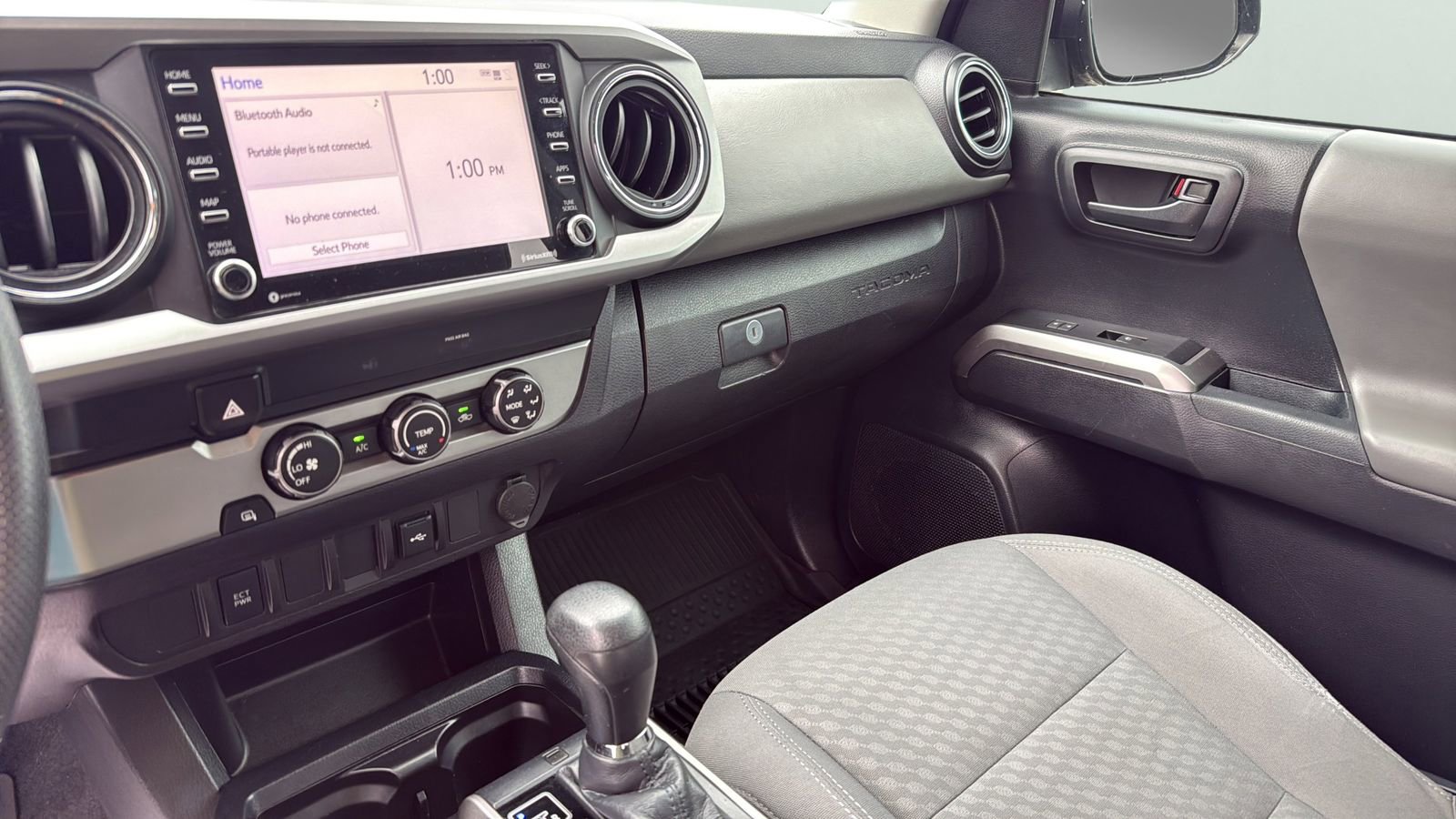 Used 2020 Toyota Tacoma SR5 w/ SR5 Appearance Package (SM) RWD image 19
