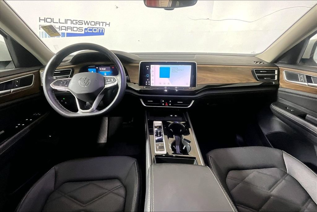 Used 2025 Volkswagen Atlas SE FWD image 11