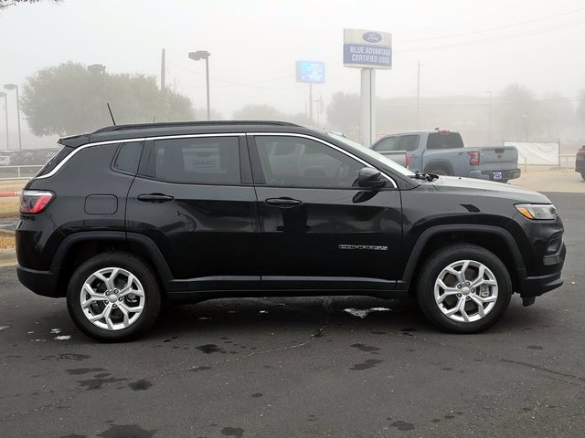 Used 2024 Jeep Compass Latitude image 10