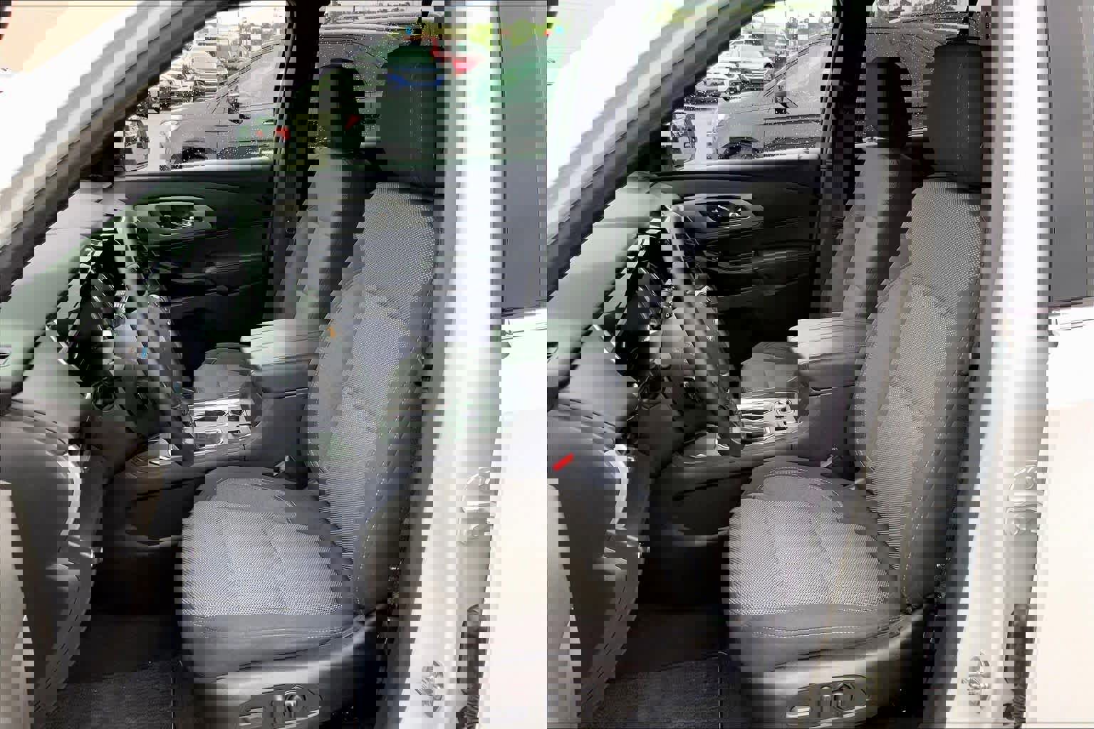 Used 2023 Chevrolet Traverse LT w/ Rear Camera Mirror Package image 10