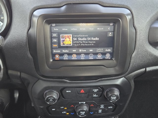 Used 2021 Jeep Renegade Latitude FWD image 16