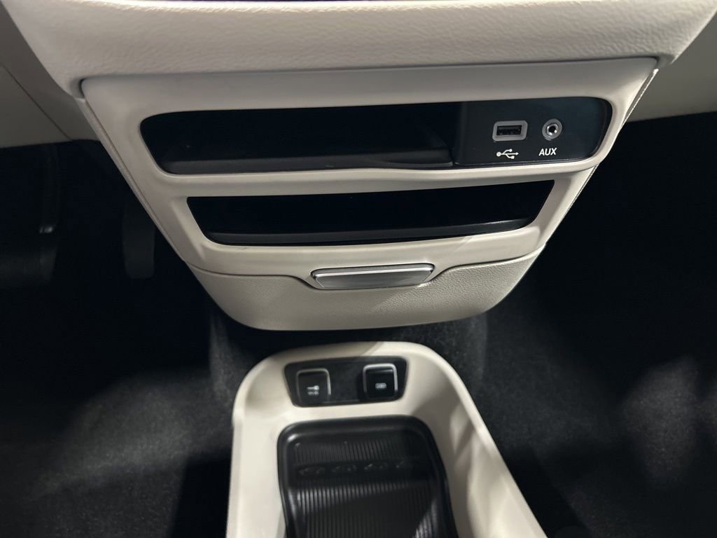 Used 2018 Chrysler Pacifica Touring-L FWD image 24