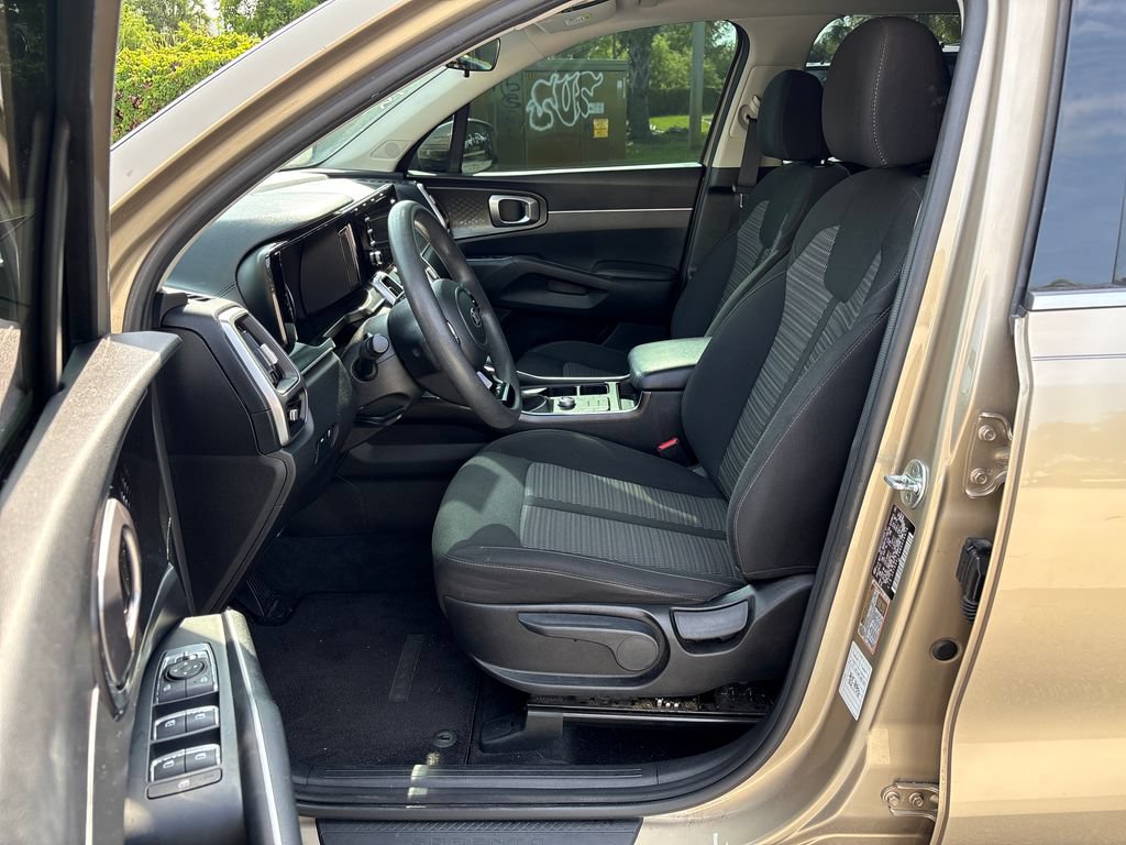 Used 2021 Kia Sorento LX FWD image 26