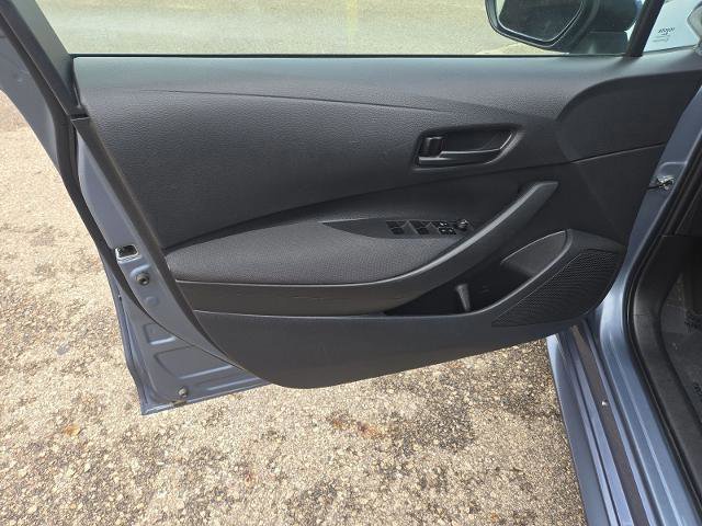 Used 2022 Toyota Corolla LE image 11