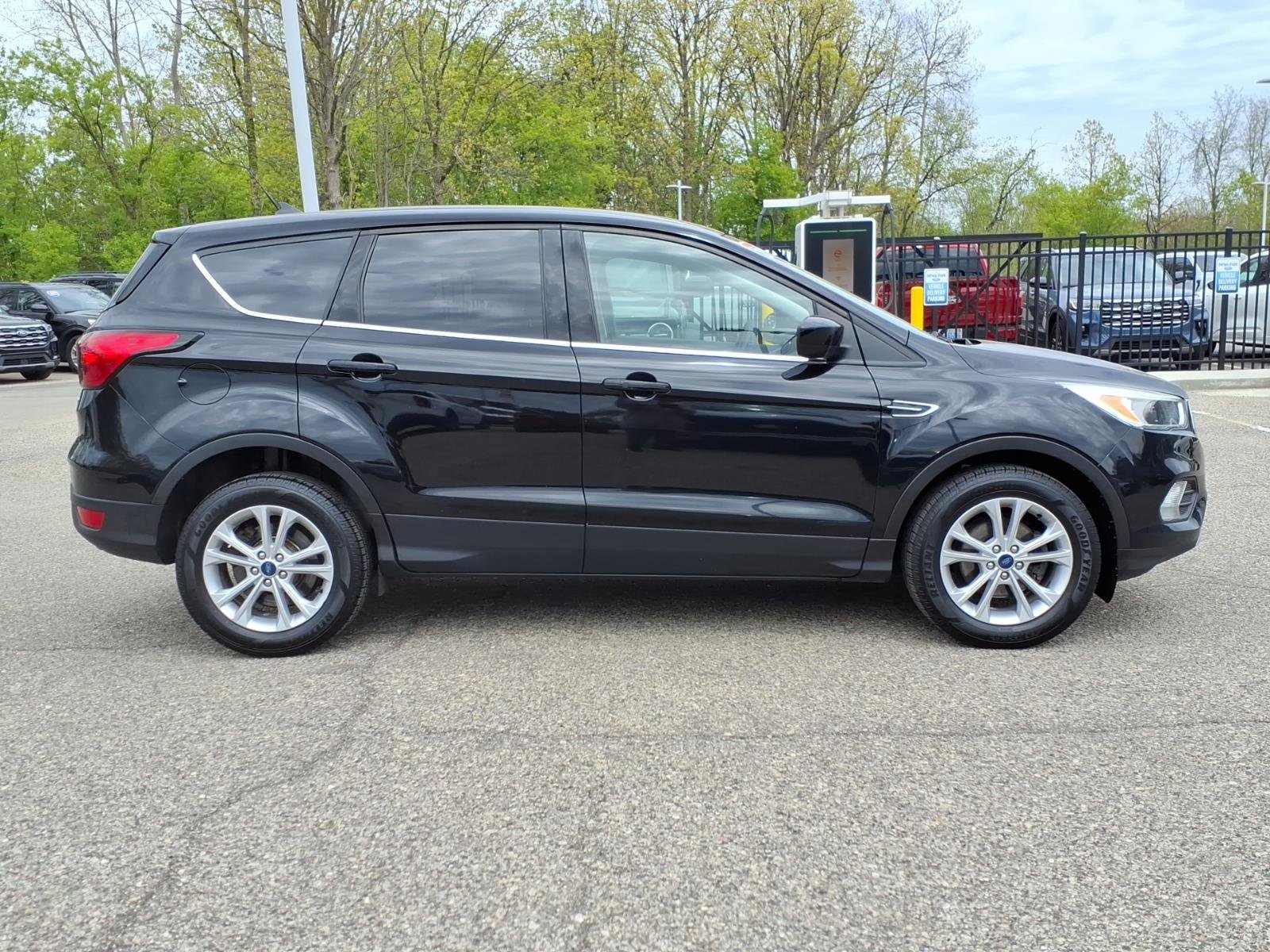Certified 2019 Ford Escape SE FWD image 9