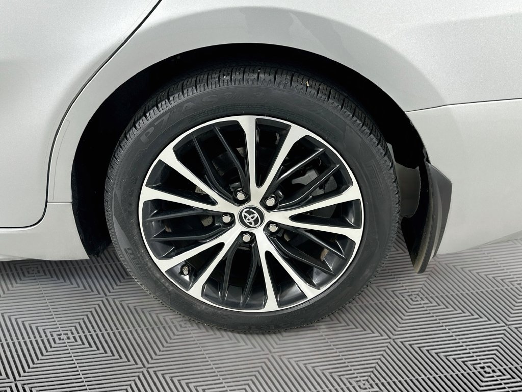 Used 2019 Toyota Camry SE w/ Convenience Package FWD image 29