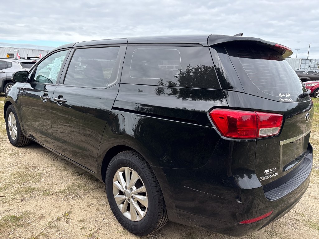 Used 2018 Kia Sedona L FWD image 10
