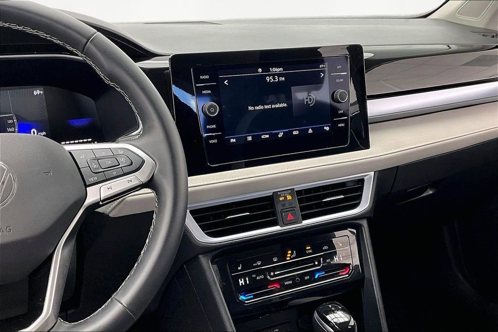 Used 2025 Volkswagen Taos SE image 8