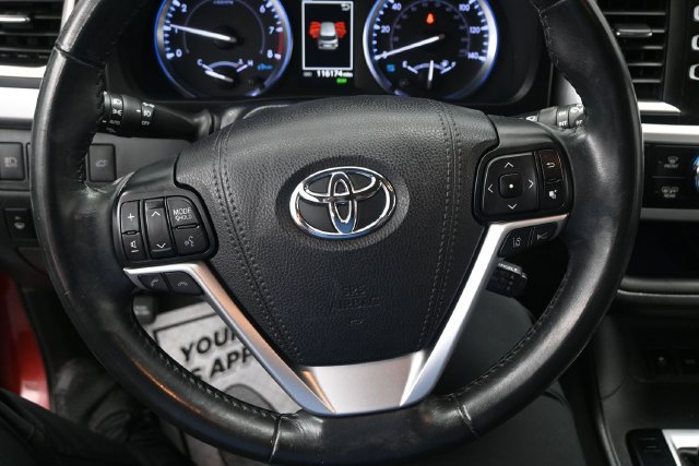 Used 2019 Toyota Highlander SE AWD/4WD image 10