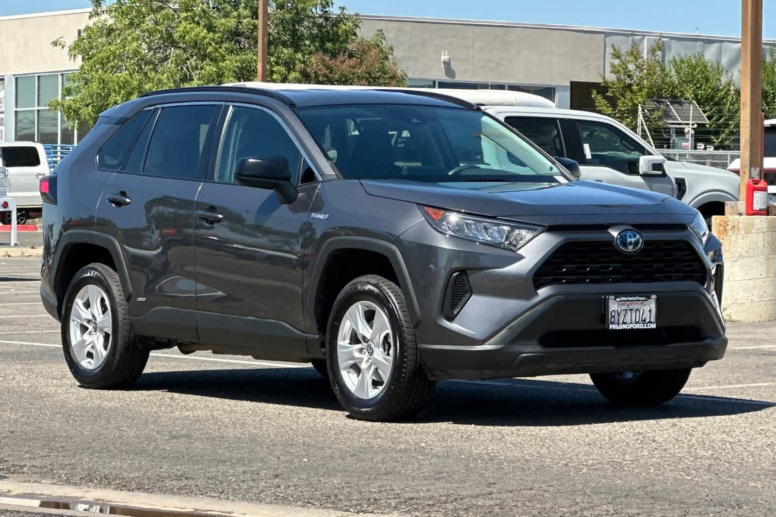 Used 2021 Toyota RAV4 LE AWD/4WD image 10