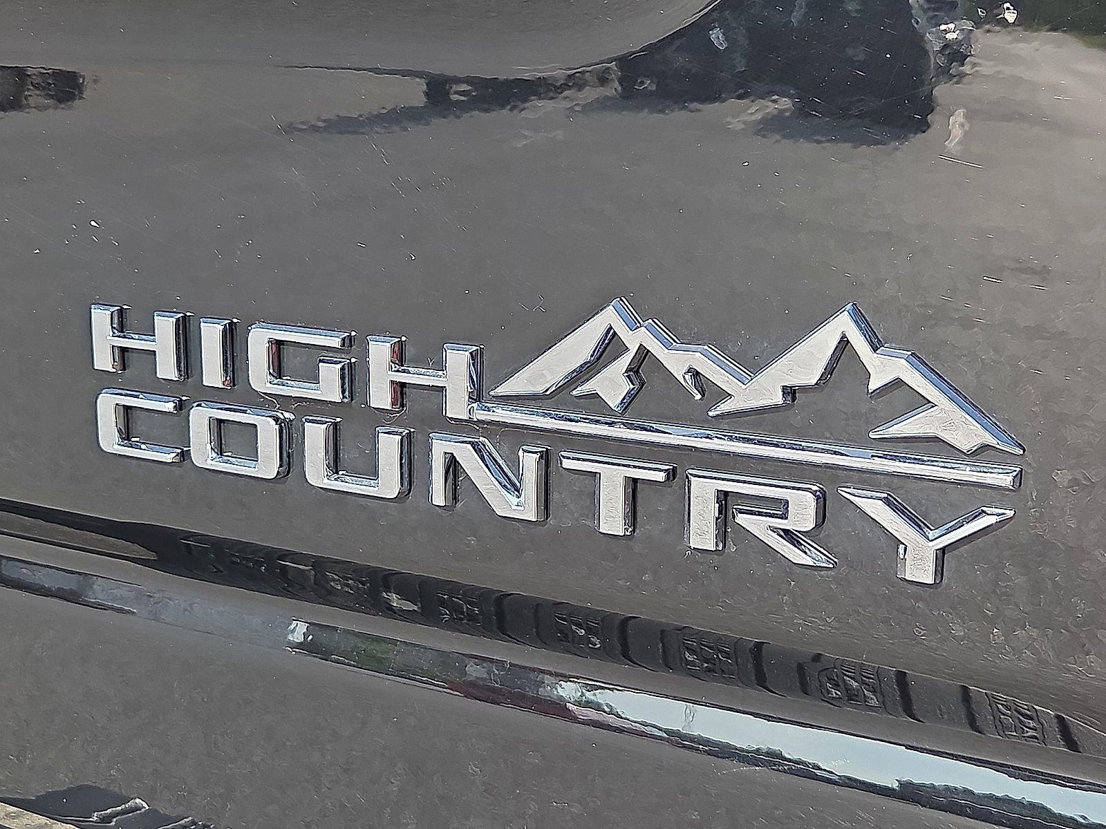 Used 2024 Chevrolet Silverado 2500 High Country w/ High Country Premium Package AWD/4WD image 9