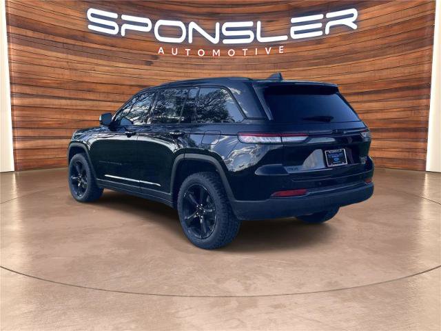 Used 2023 Jeep Grand Cherokee Limited w/ Black Appearance Package AWD/4WD image 3