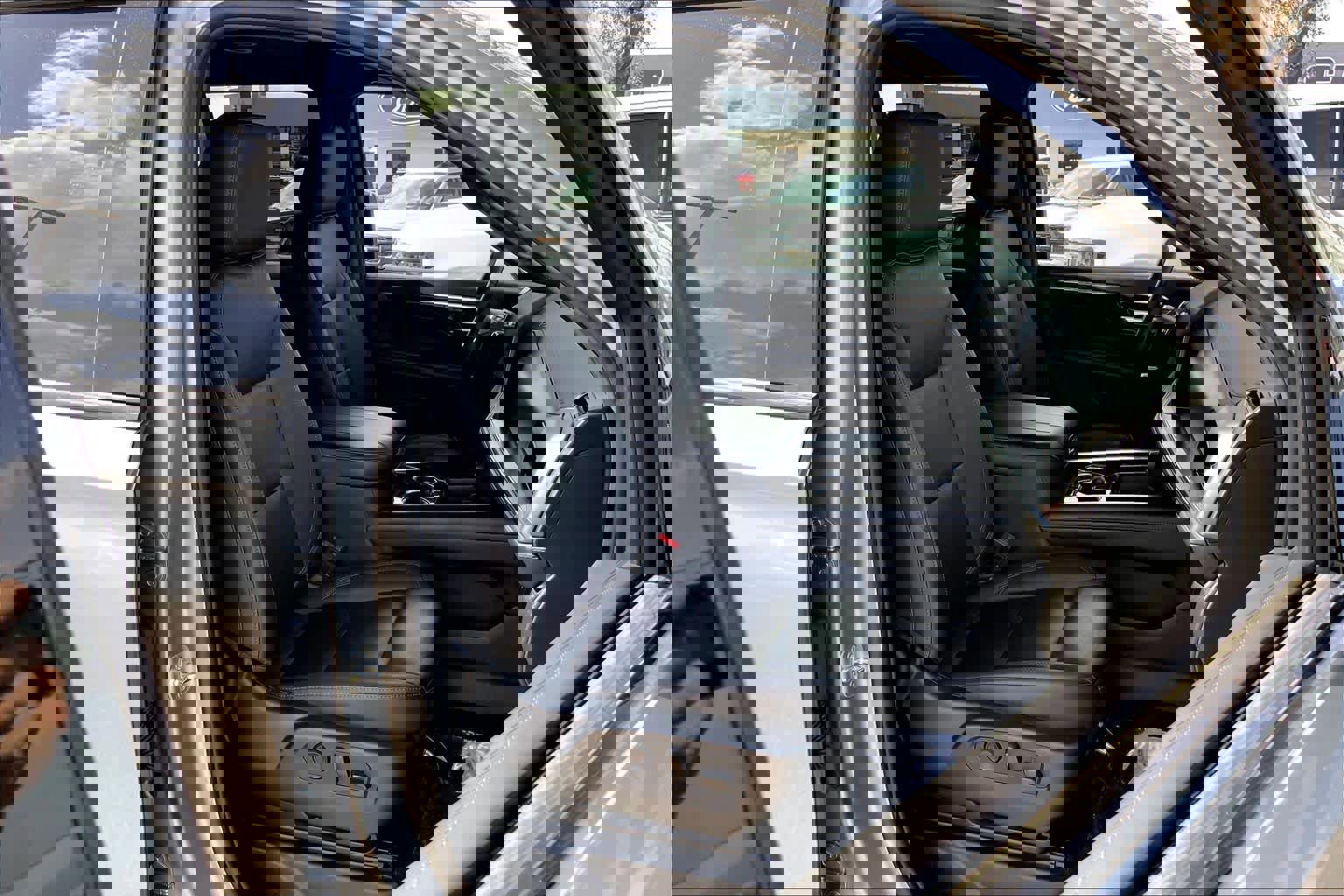 Used 2025 Chevrolet Tahoe Z71 image 11