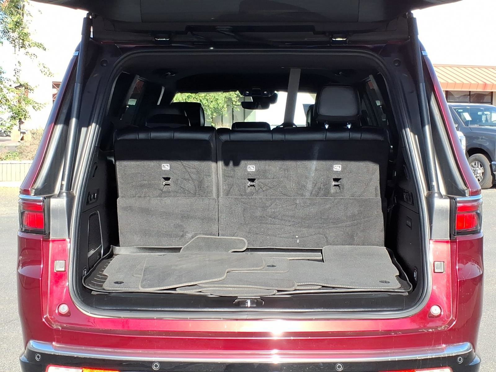 Used 2022 Jeep Wagoneer Series III w/ Flexible Seating Group image 10