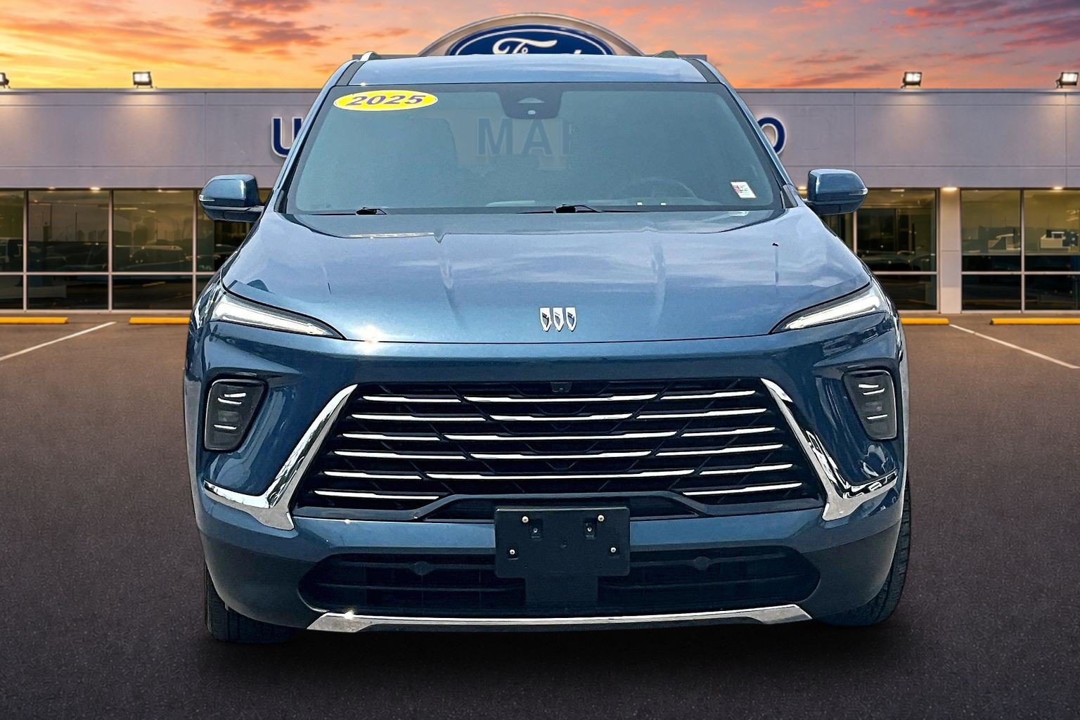 Used 2025 Buick Enclave Preferred FWD image 3