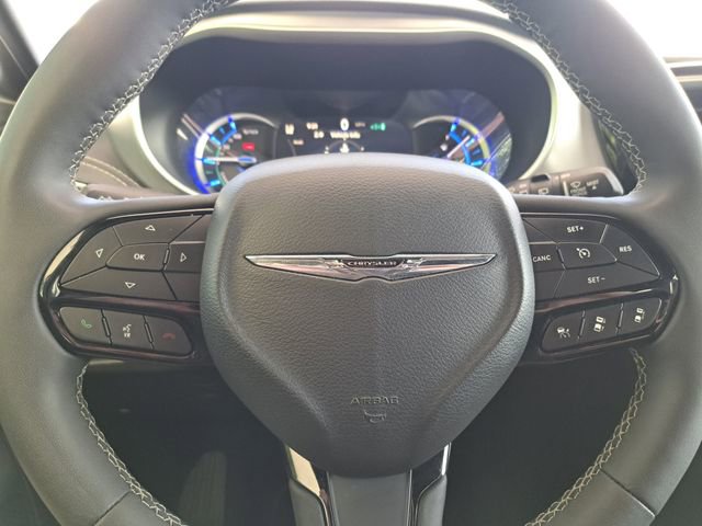 Used 2024 Chrysler Pacifica Limited FWD image 9