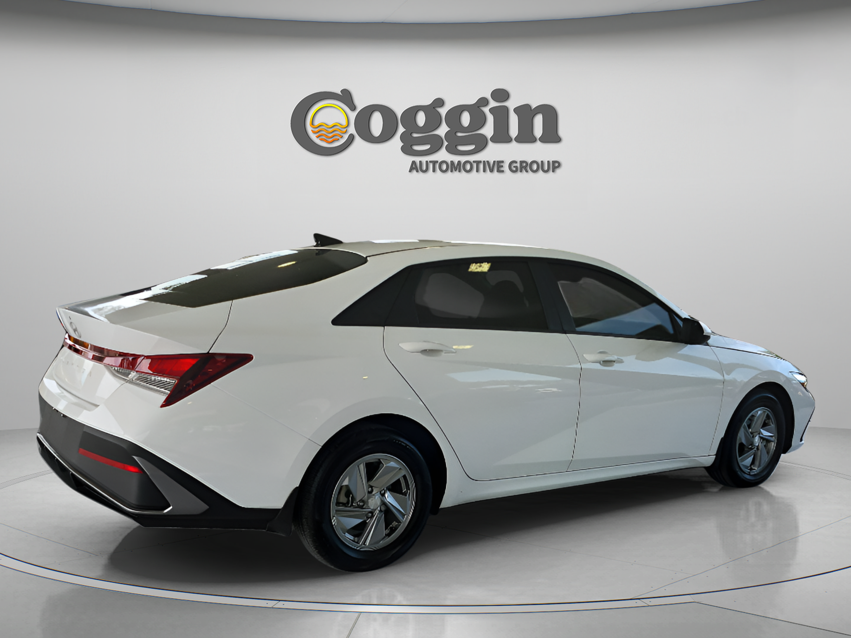 Used 2025 Hyundai Elantra SE FWD image 5