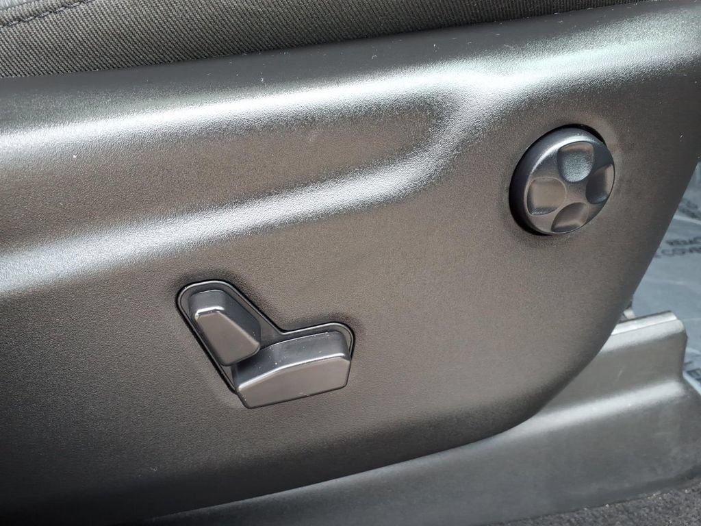 Used 2025 Dodge Durango GT AWD/4WD image 11
