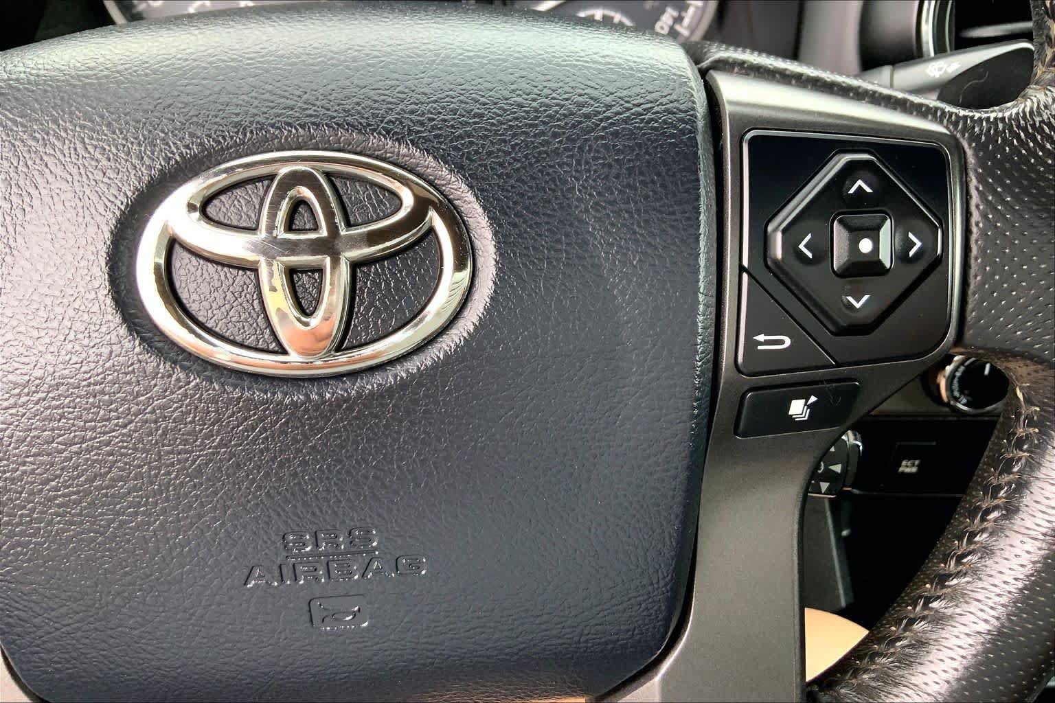 Used 2017 Toyota Tacoma TRD Off-Road w/ Tow Package AWD/4WD image 25