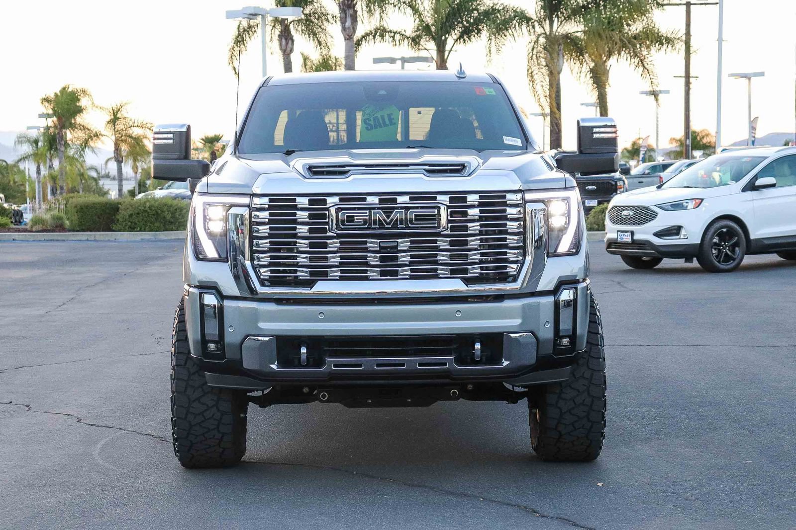 Used 2024 GMC Sierra 2500 Denali w/ Denali Reserve Package AWD/4WD image 2