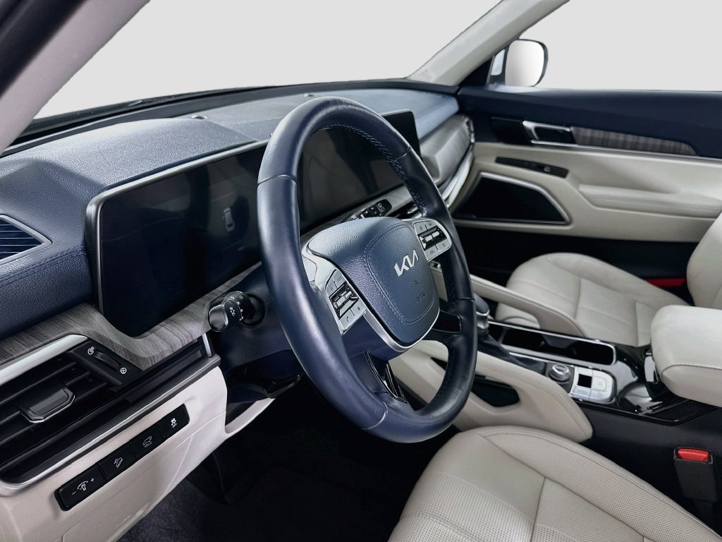 Used 2024 Kia Telluride EX w/ EX Captain's Chair Package AWD/4WD image 12