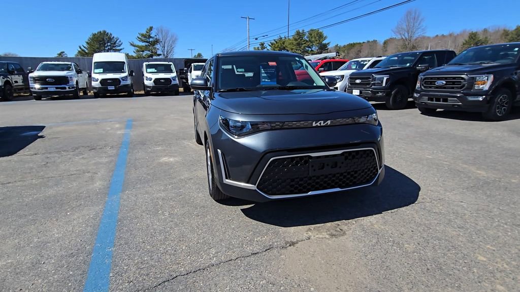 Used 2025 Kia Soul LX w/ LX Technology Package FWD image 13