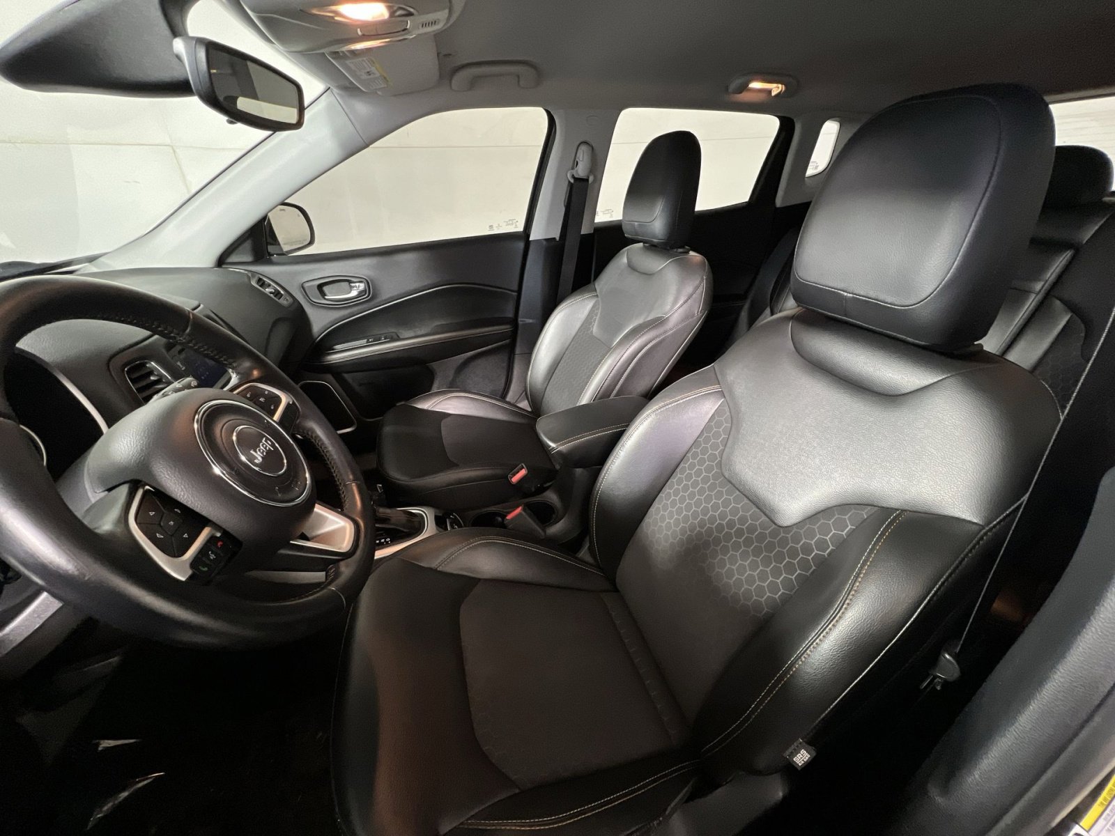 Used 2018 Jeep Compass Latitude w/ Safe & Security Group image 12