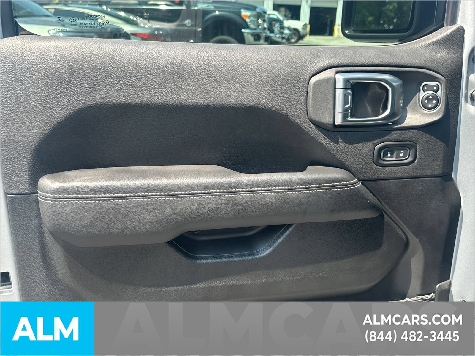 Used 2023 Jeep Wrangler Unlimited Sahara AWD/4WD image 11