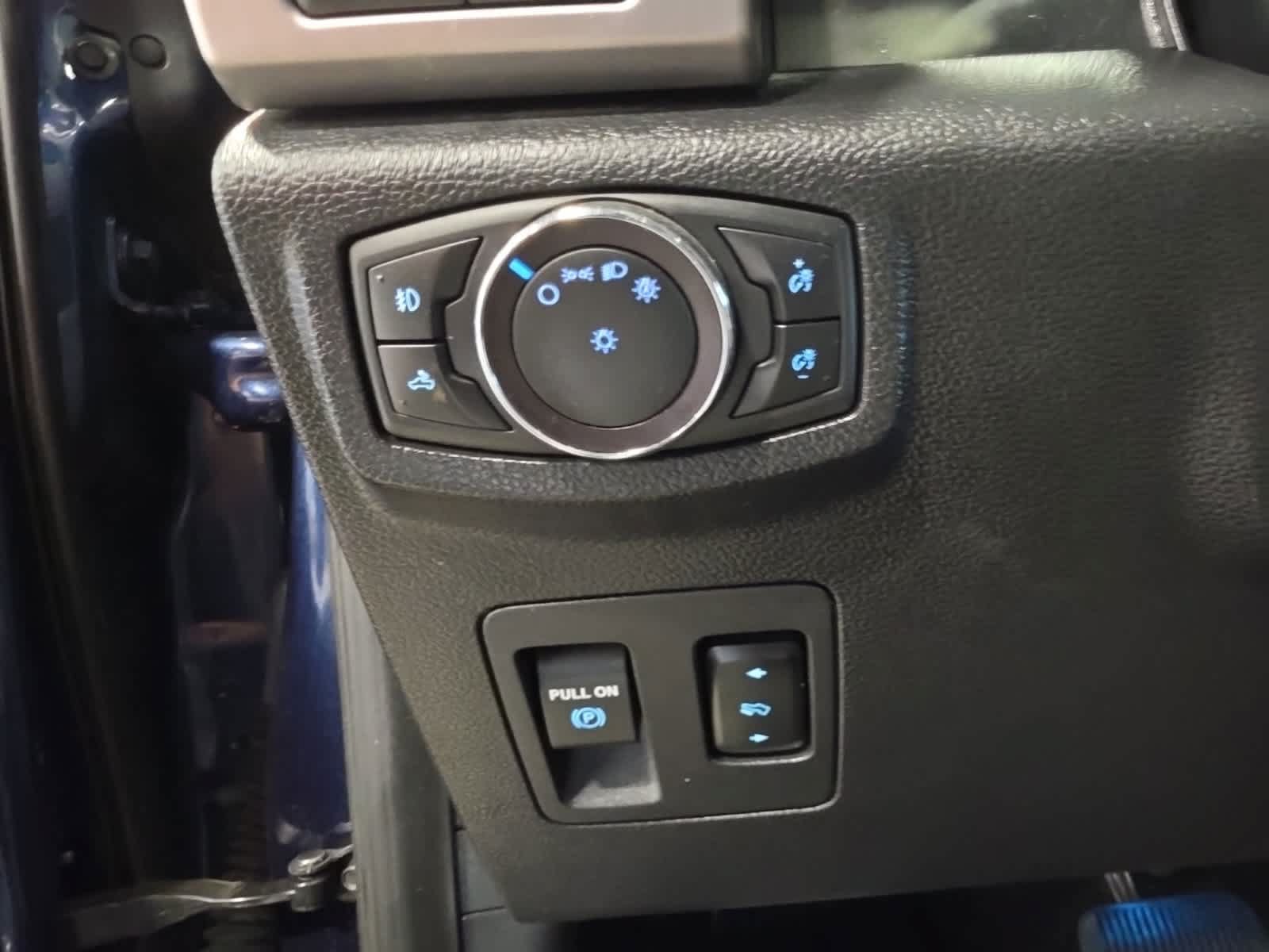Certified 2019 Ford F150 Platinum w/ FX4 Off-Road Package AWD/4WD image 25