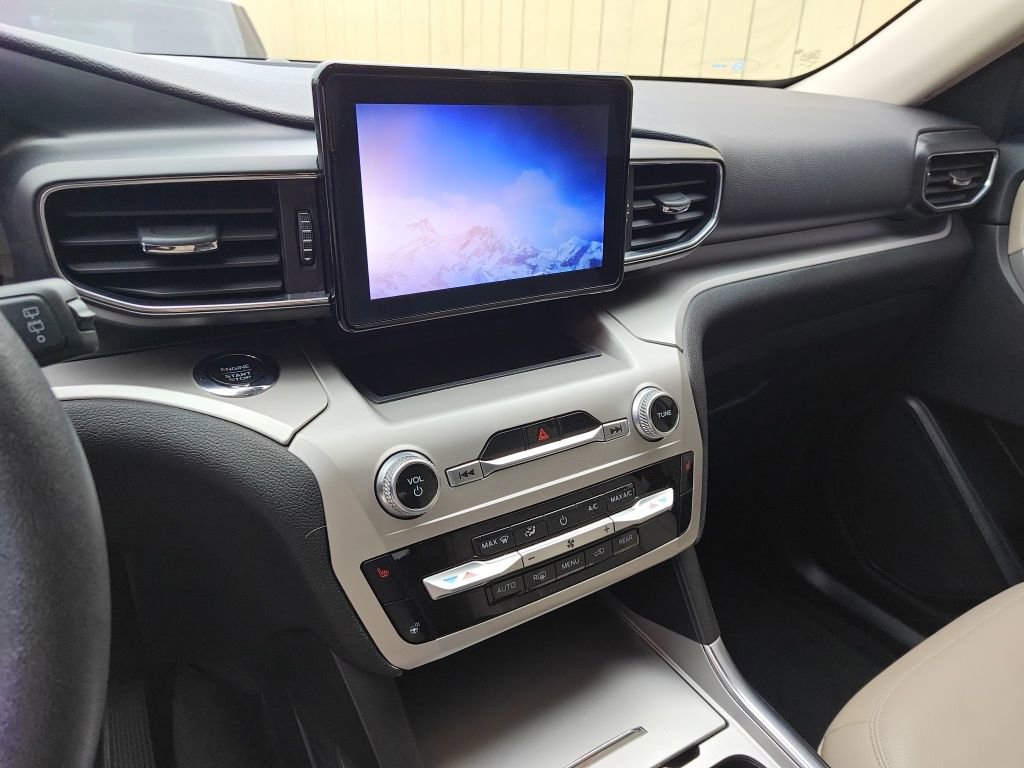 Certified 2021 Ford Explorer XLT w/ Equipment Group 202A RWD image 12