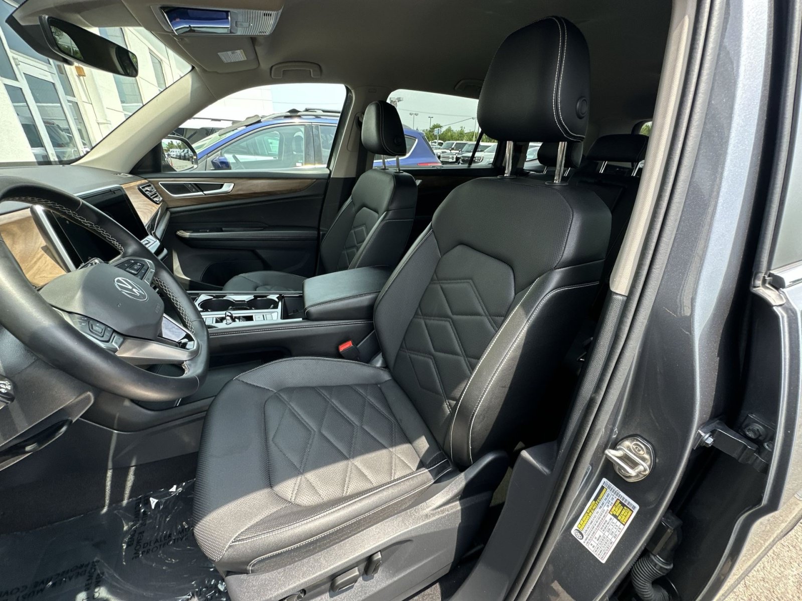Used 2025 Volkswagen Atlas SE AWD/4WD image 21