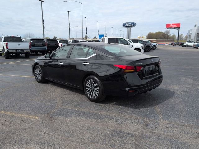 Used 2025 Nissan Altima 2.5 SV FWD image 3