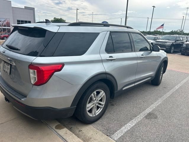 Certified 2022 Ford Explorer XLT w/ Equipment Group 202A RWD image 3