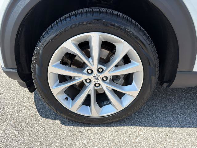 Certified 2023 Ford Explorer Platinum w/ Technology Package AWD/4WD image 9