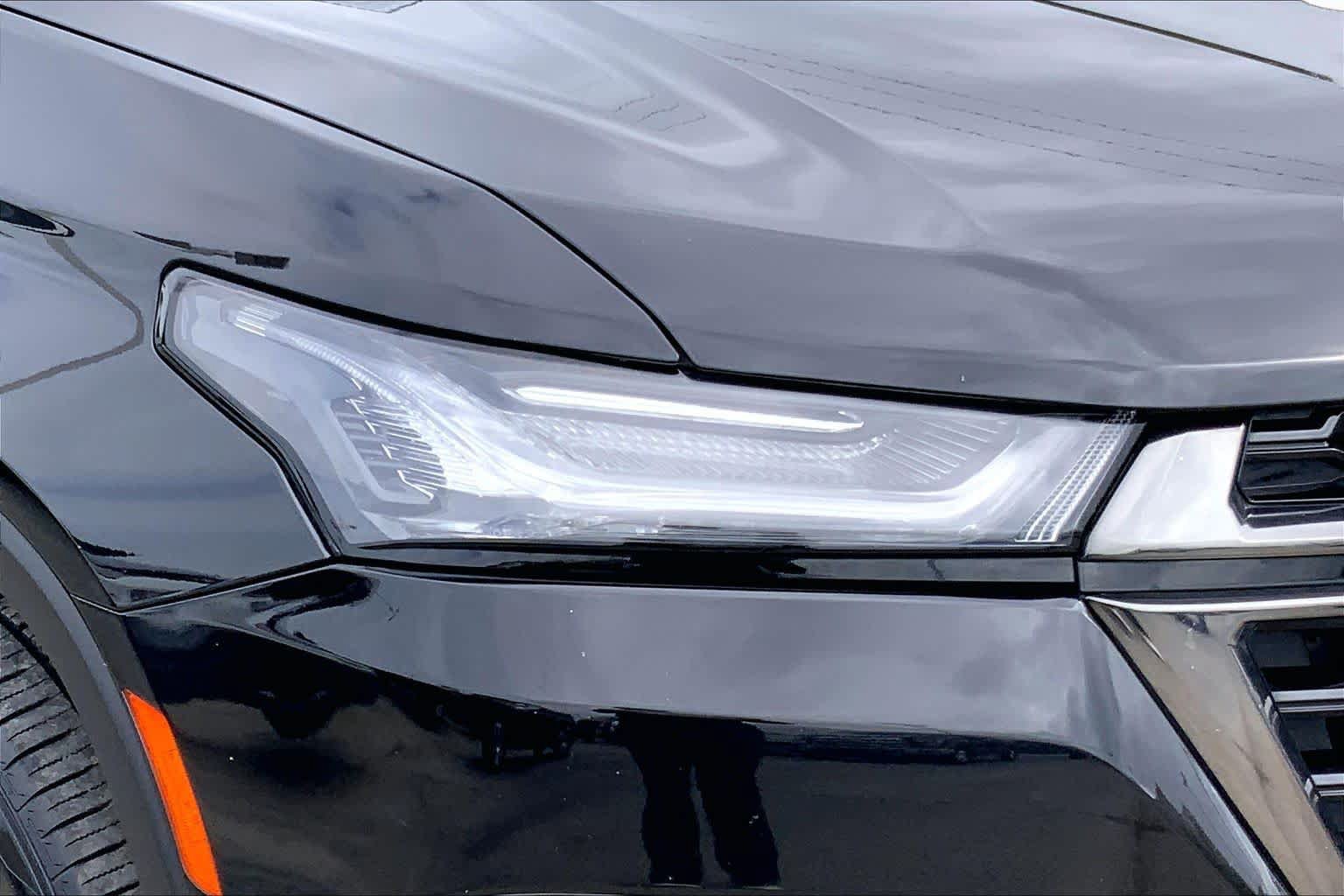 Used 2023 Chevrolet Traverse RS FWD image 24