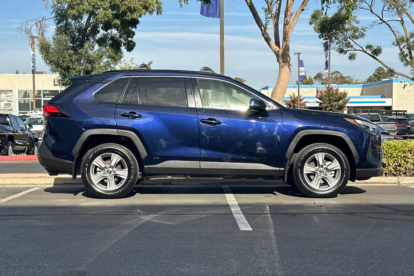 Used 2025 Toyota RAV4 XLE AWD/4WD image 9