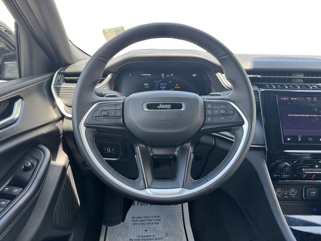 Used 2025 Jeep Grand Cherokee Altitude AWD/4WD image 16