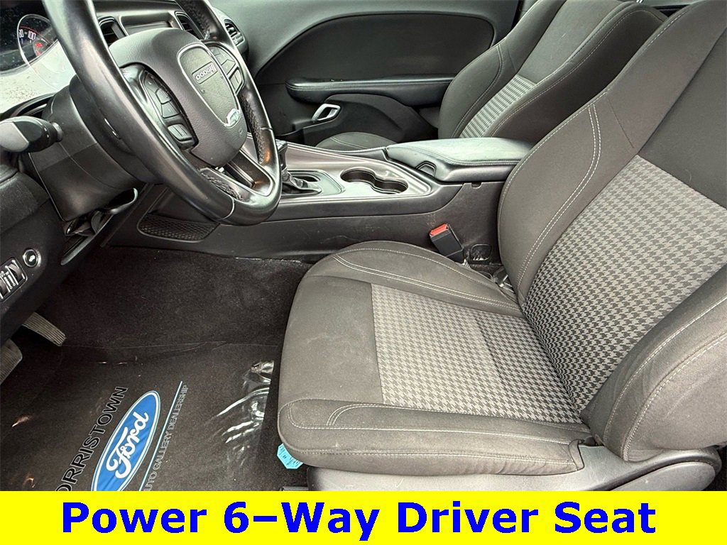 Used 2023 Dodge Challenger SXT image 14