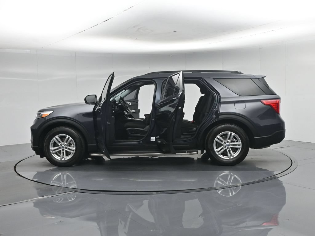 Certified 2022 Ford Explorer XLT RWD image 5