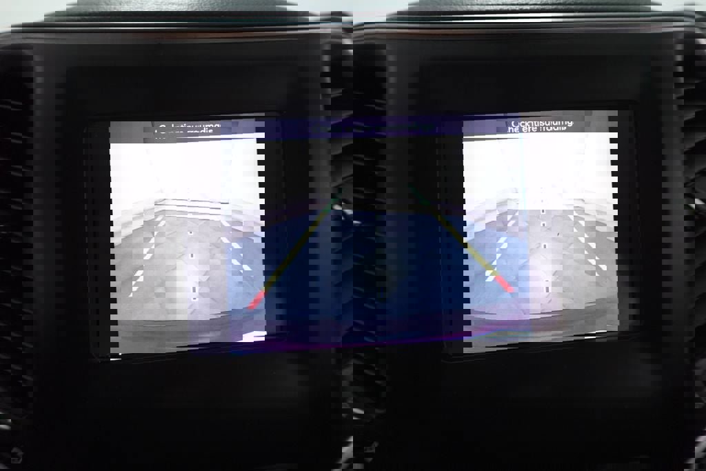 Used 2019 Jeep Cherokee Latitude Plus w/ Cold Weather Group image 18