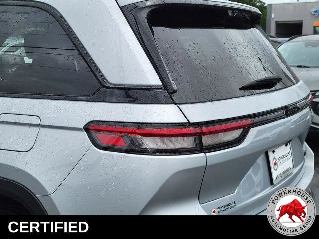 Used 2023 Jeep Grand Cherokee Limited w/ Luxury Tech Group II RWD image 12