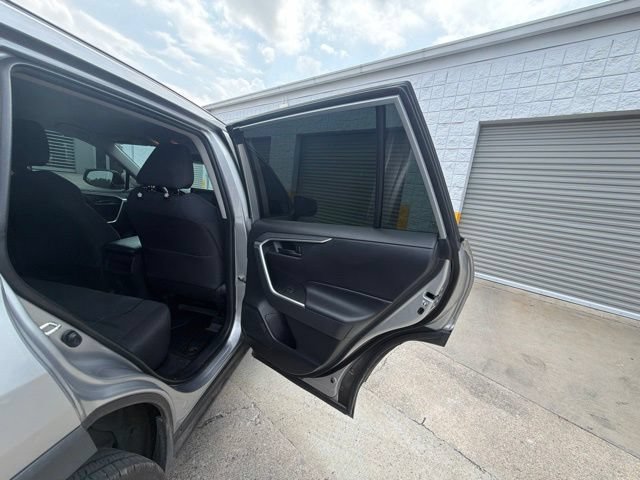 Used 2019 Toyota RAV4 LE w/ Carpet Mat Package FWD image 32
