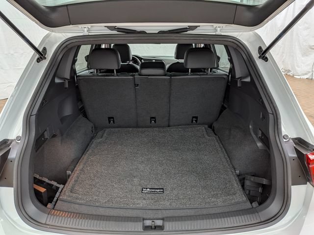 Used 2020 Volkswagen Tiguan SE R-Line AWD/4WD image 22