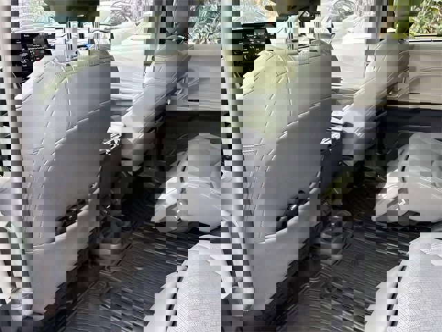 Used 2022 Toyota Sienna Limited image 19