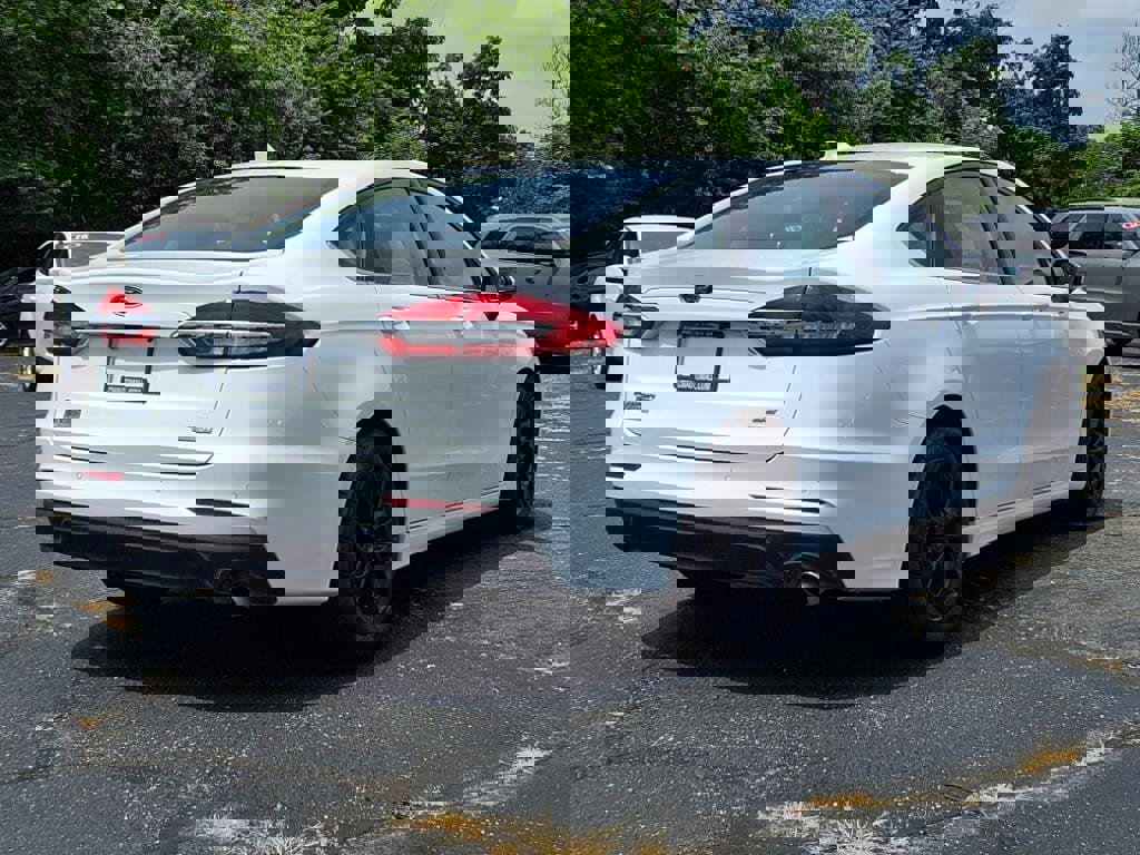 Certified 2020 Ford Fusion SE image 4