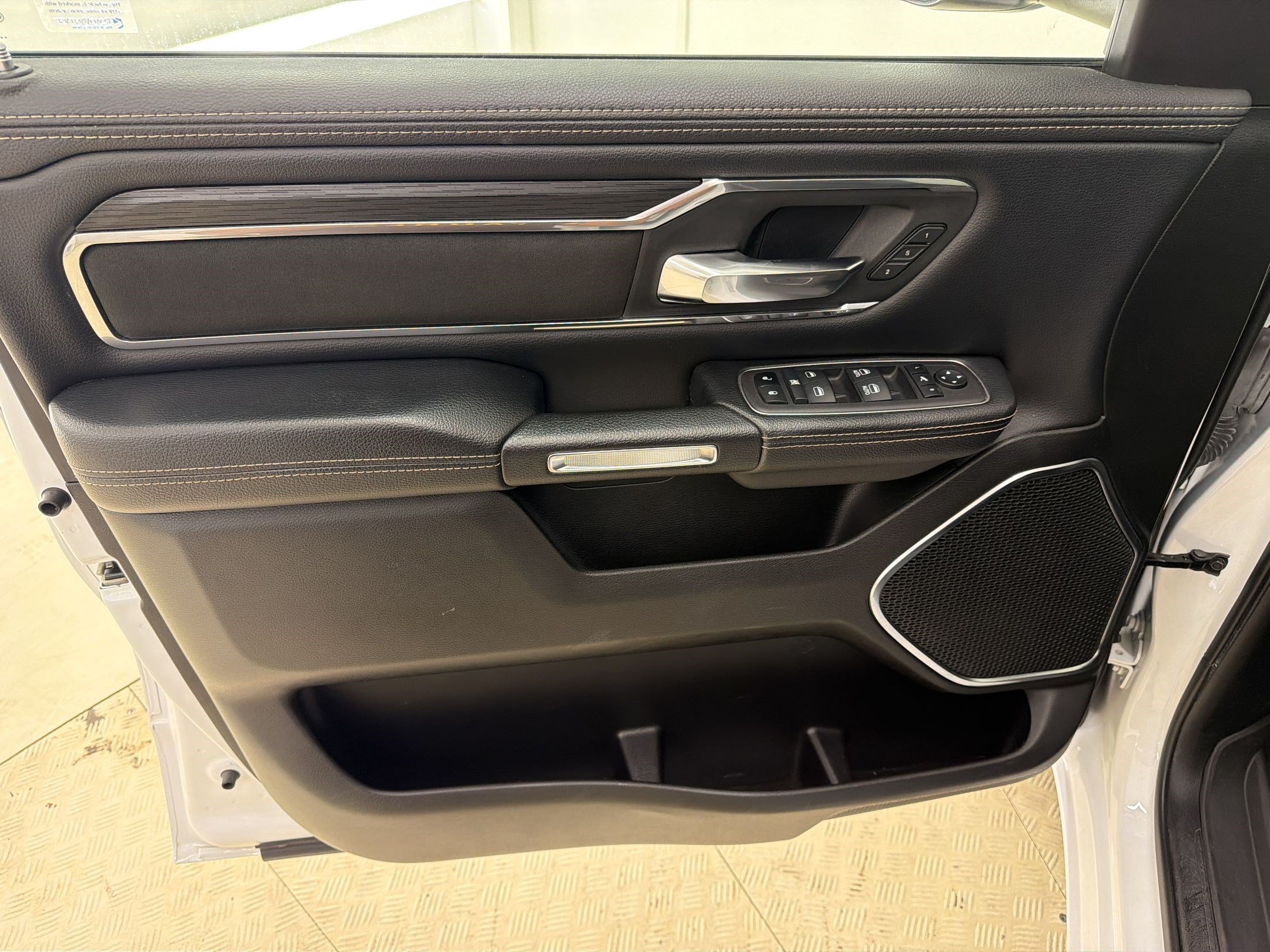 Used 2024 RAM 1500 Laramie RWD image 14