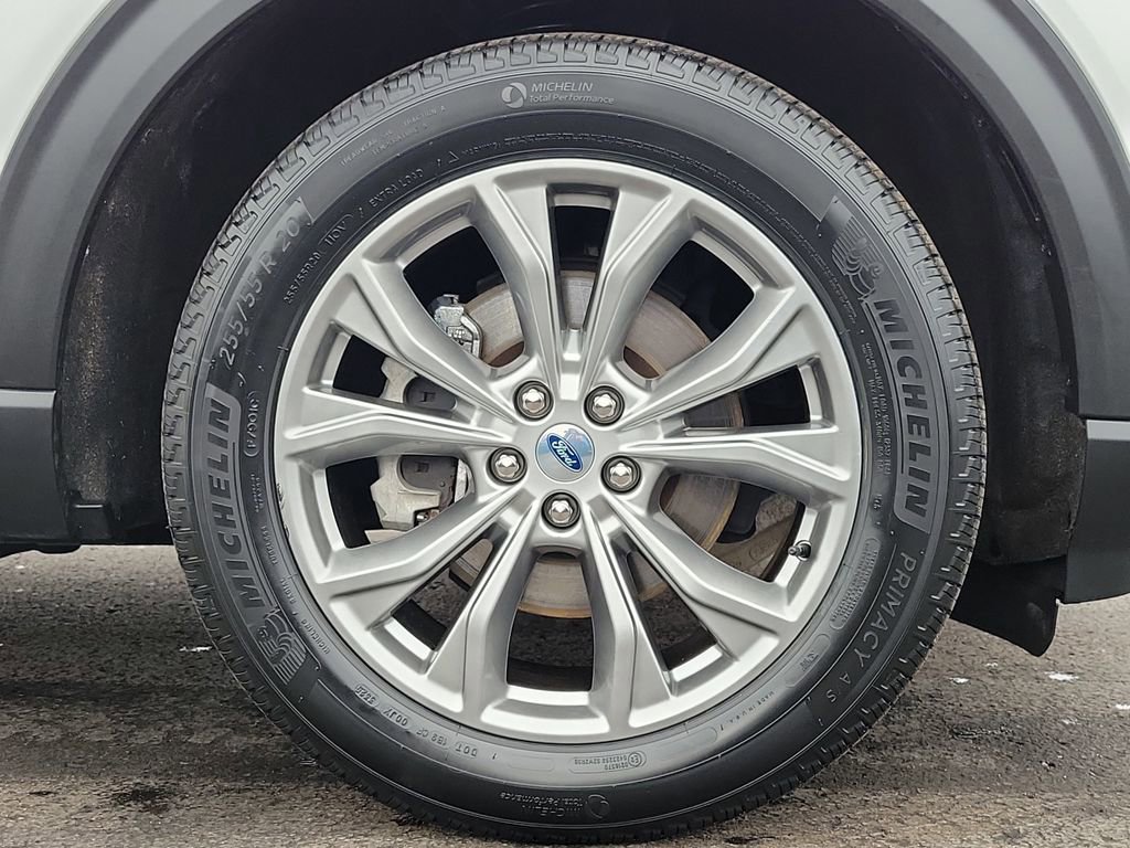 Certified 2023 Ford Explorer XLT w/ Equipment Group 202A image 9