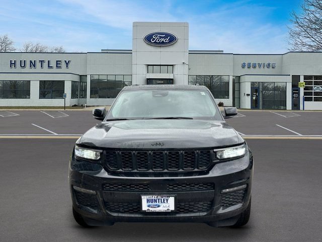 Used 2023 Jeep Grand Cherokee L Limited w/ Black Appearance Package AWD/4WD image 3