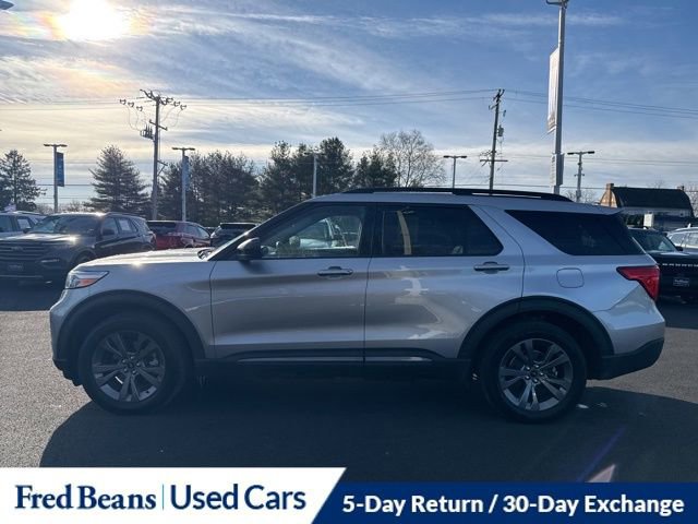 Certified 2022 Ford Explorer XLT w/ Equipment Group 202A image 2