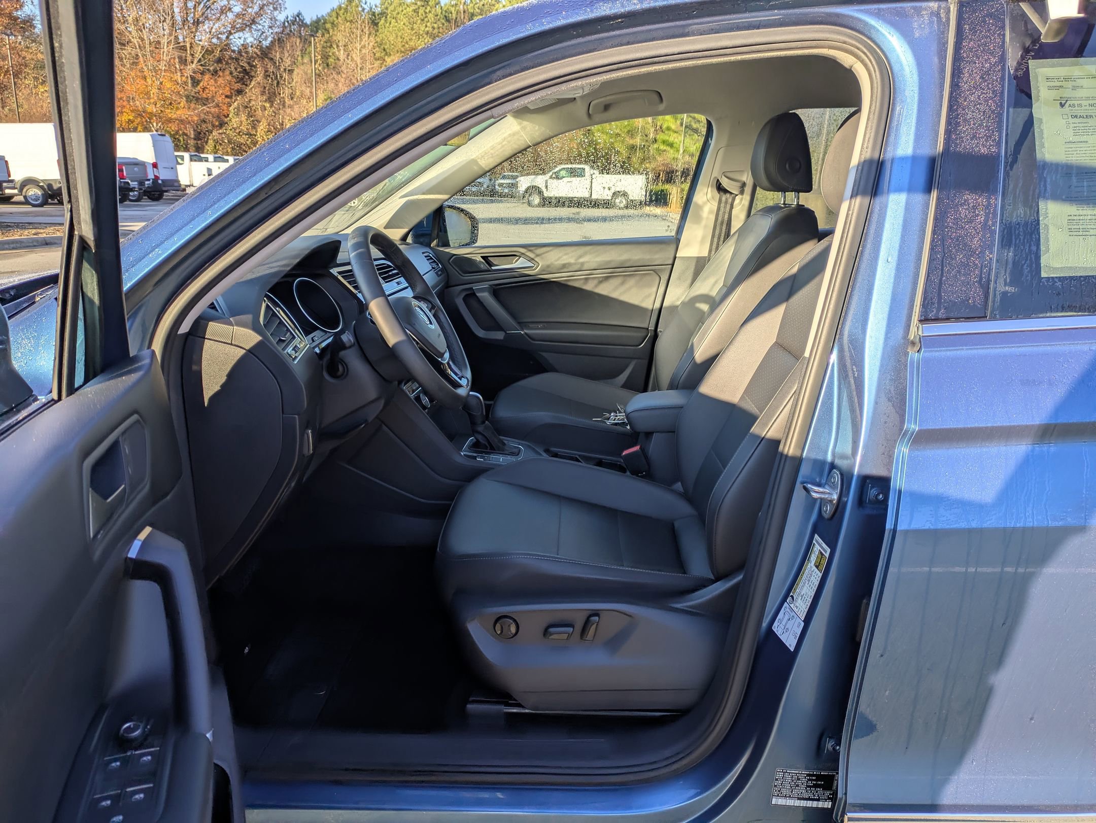 Used 2020 Volkswagen Tiguan SE image 12